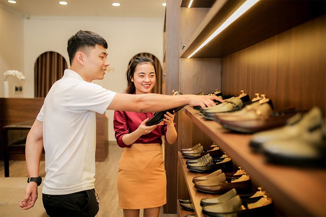 Nằm mơ thấy mình đi mua giày dép mới